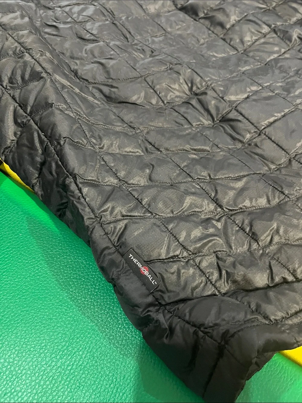 The Northern Face Black Quilted Packable Jacket Thermoball great older style XXL